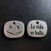 1 unidad. Colgante zamak la vida es bella 15x11mm. Bao de plata