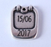 PERSONALIZABLE. FECHA NACIMIENTO. Colgante Hoja de calendario 17x13mm. Anilla 1,4mm. Zamak bao de plata. Plazo 2-4 das