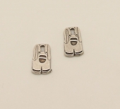 Colgante traje nio 12x15mm. Agujero 2,5mm. zamak bao de plata