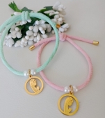 50 unid. Pulsera el�stica ajustable con colgante virgencita y terminales en acero inoxidable. (Plazo 10 d�as)