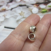530 unidades. Rondel aleacin de metal color plata vieja 8x5mm. Interior 4,7mm