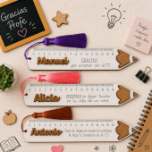 PERSONALIZADO. Marcap�ginas DM 3MM forma de l�piz. Tama�o marcap�ginas 215X45mm. Tama�o Borla algod�n  8cms