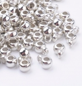 50 unidades. Abalorio acrlico plateado para colgante con anilla 6mm x 4,5mm. Anilla 1,5mm. Pase 2,6mm.