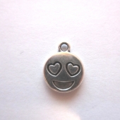 Colgante metalico emoticono plata vieja. 15x11mm