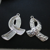 82 unid. Colgante lazo aleacin de metal. Tamao  33,6X24mm