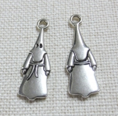 60 Unid. Colgante Nazareno mediano alecian de metal. Tamao 41x14mm. Agujero 3mm.