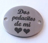 Conector acero inoxidable pequeo 24x18mm. Agujero 1,5mm. Dos pedacitos de mi.